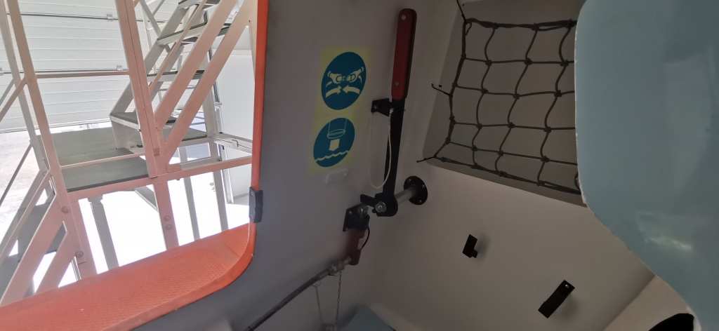 FFLBS Free-fall lifeboat simulator 